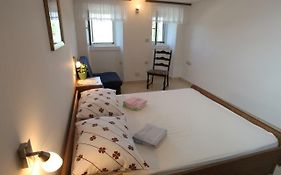 Accommodation Lily
