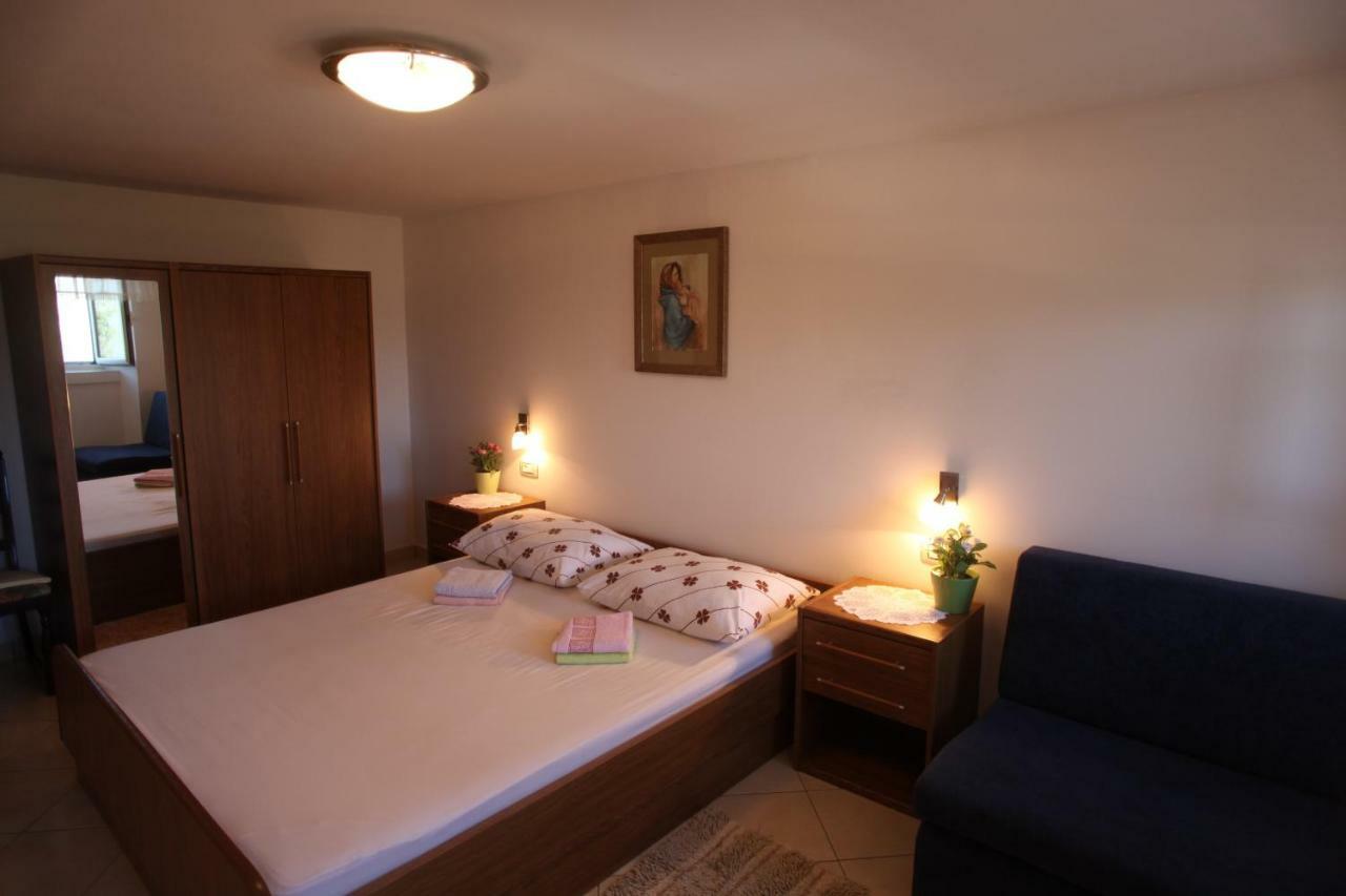 Accommodation Lily Vrana  Extérieur photo