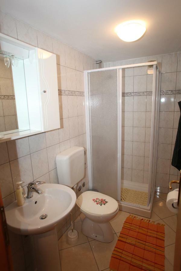 Accommodation Lily Vrana  Extérieur photo