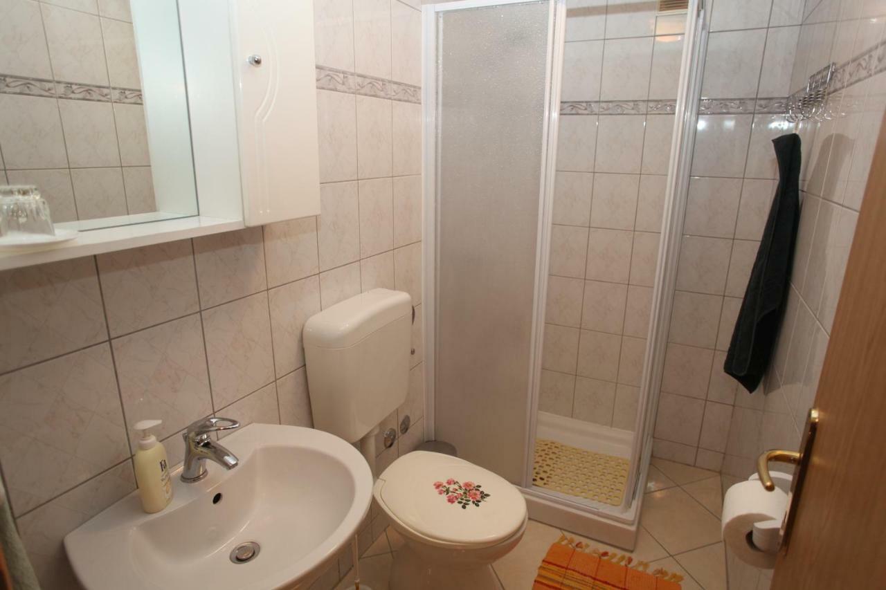 Accommodation Lily Vrana  Extérieur photo