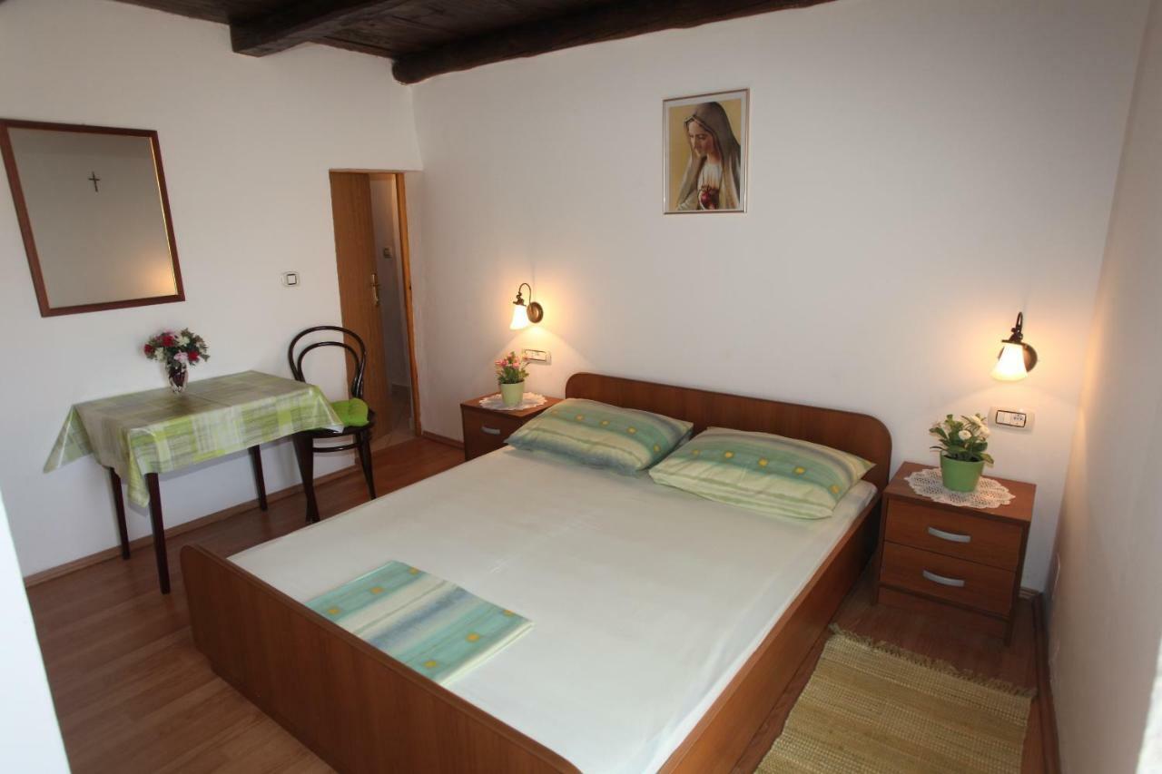 Accommodation Lily Vrana  Extérieur photo